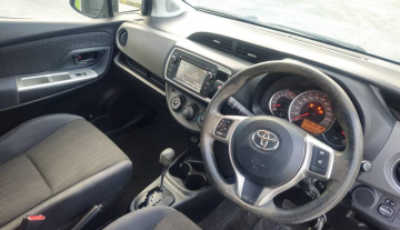 2015 Toyota yaris 5 door automatic hatch 9.jpg